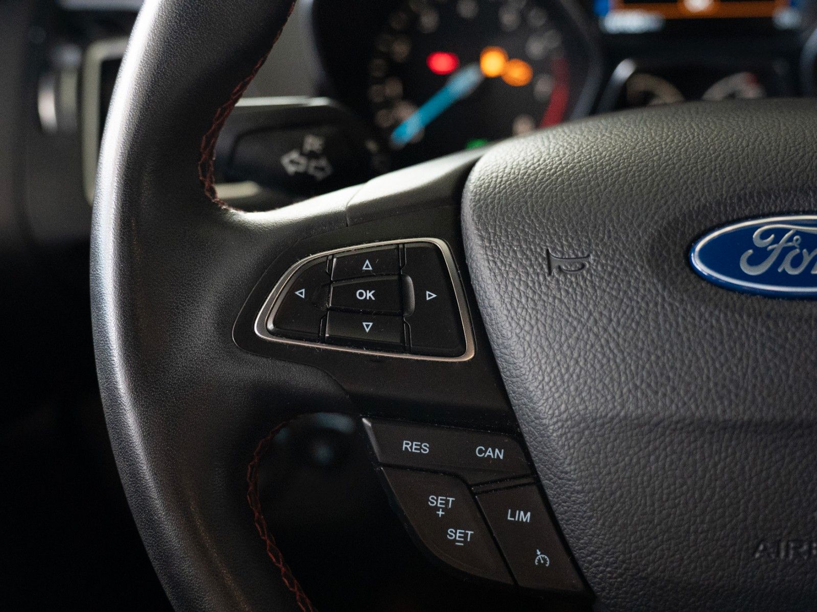 Fahrzeugabbildung Ford Kuga ST-Line WINTER-P./NAVI/KAMERA
