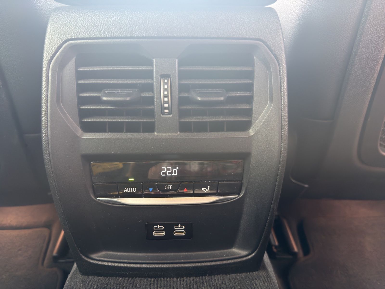 Fahrzeugabbildung BMW 320 d xDrive Touring *Ambiente*Sport Line* AHK*