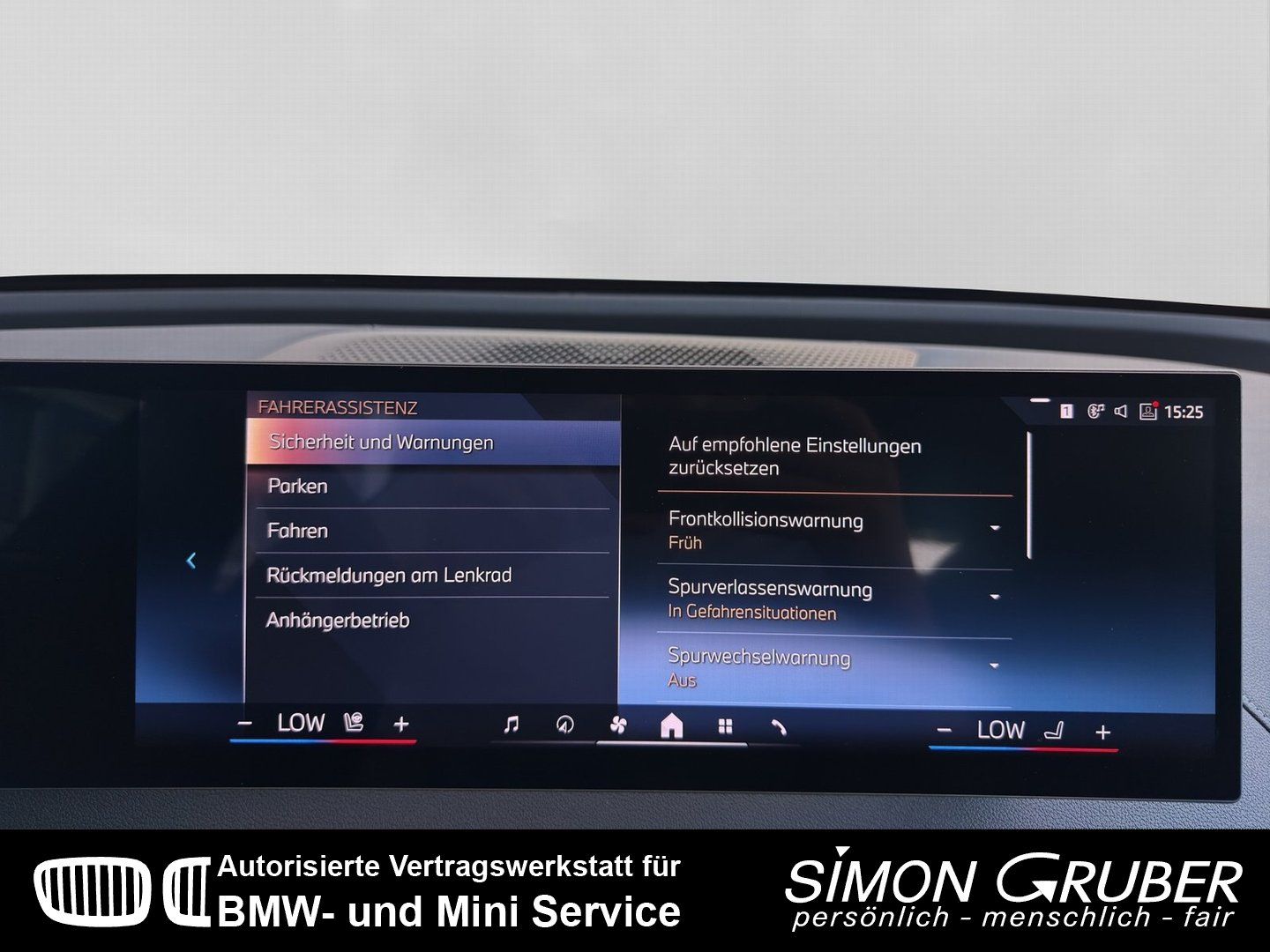 Fahrzeugabbildung BMW iX xDrive50 Sport PanoSky H&K HUD Laser AHK