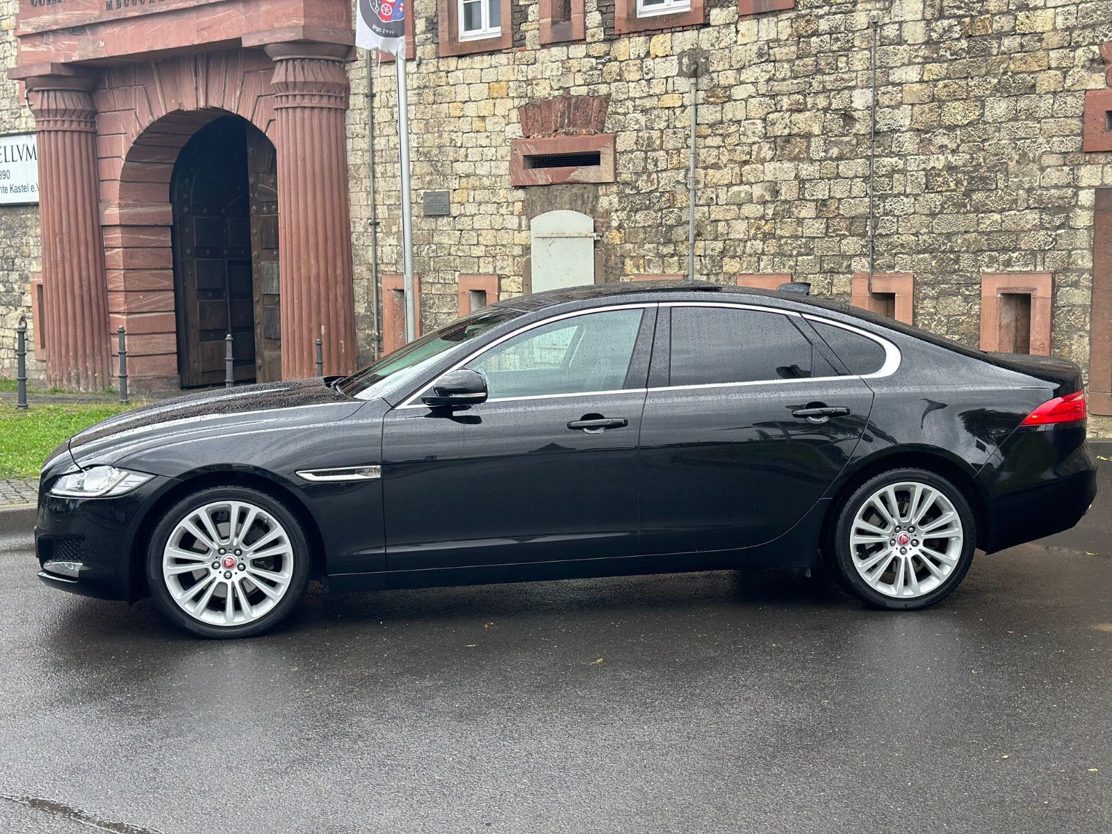 Fahrzeugabbildung Jaguar XF PRESTIGE*MOD.2017+PANO+LEDER*