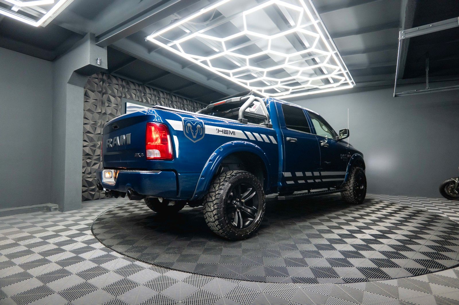 Fahrzeugabbildung Dodge RAM 5.7 V8 HEMI 4x4 OFFROAD Night-Paket *LED*AHK