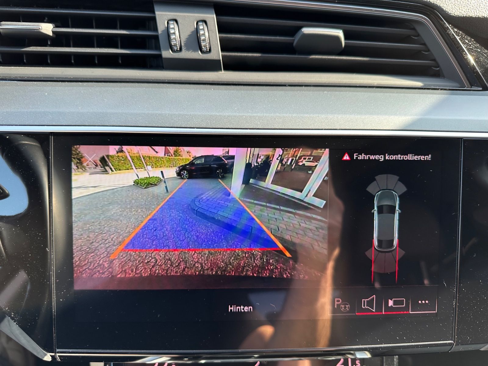 Fahrzeugabbildung Audi e-tron Sportback 50 quattro advanced AHK/ACC/HUD