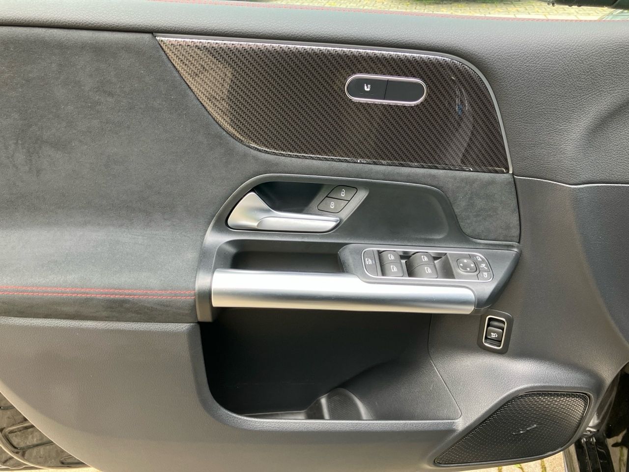 Fahrzeugabbildung Mercedes-Benz B 200 AMG AHK+Night+Keyless+Ambi+AdvSound+LkrdHz