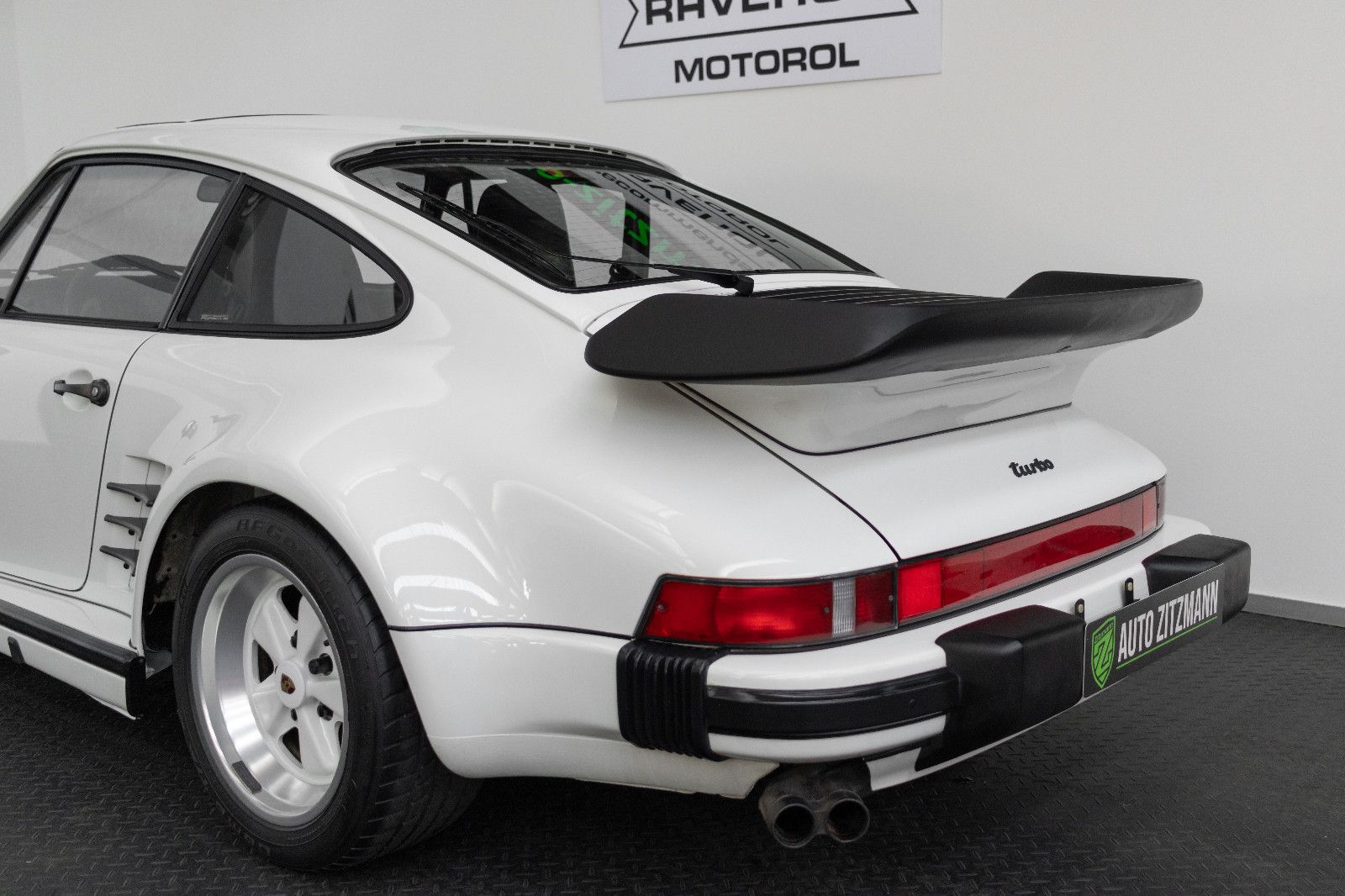 Fahrzeugabbildung Porsche 911 Turbo 3.3 "Flatnose"/1 OF 686/CD 2+/H-ZUGET.