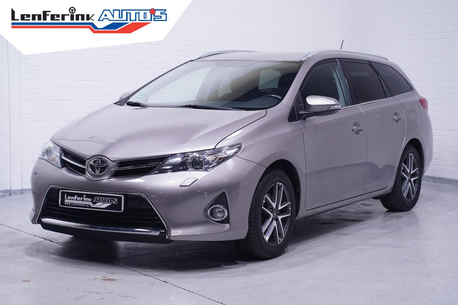 Toyota Auris 1.6 First Edition kamera priV+Hte glas LMF