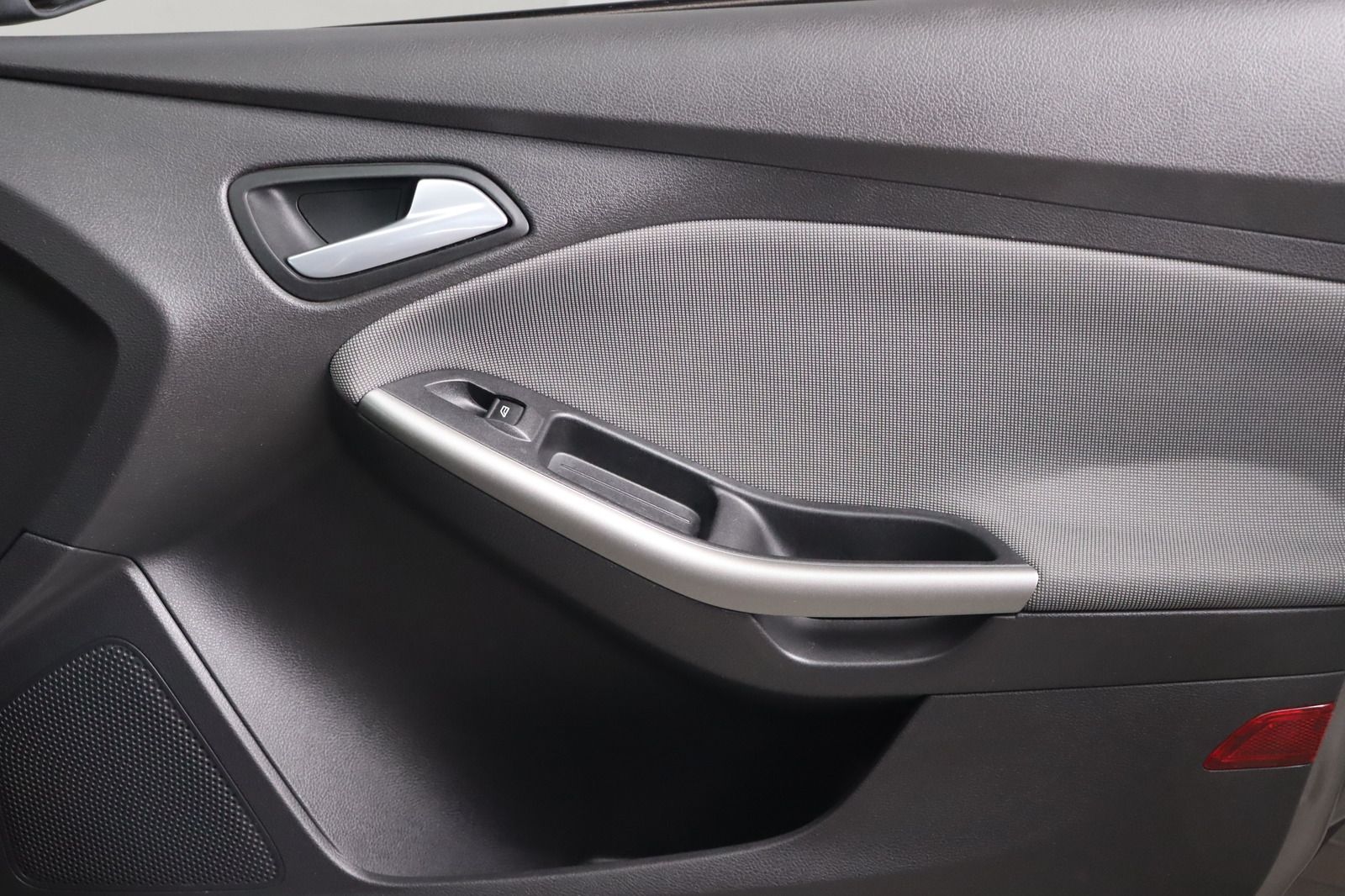 Fahrzeugabbildung Ford Focus 1.6 EcoBoost Turnier * 1. Hand * Anhängerk