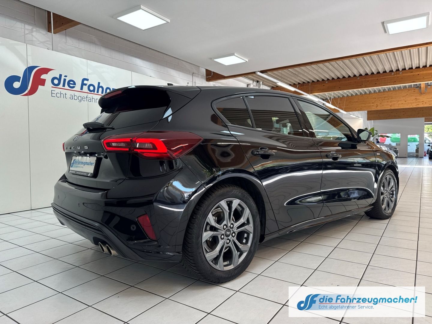 Fahrzeugabbildung Ford Focus ST-Line Navi LED ACC Apple CarPlay Android
