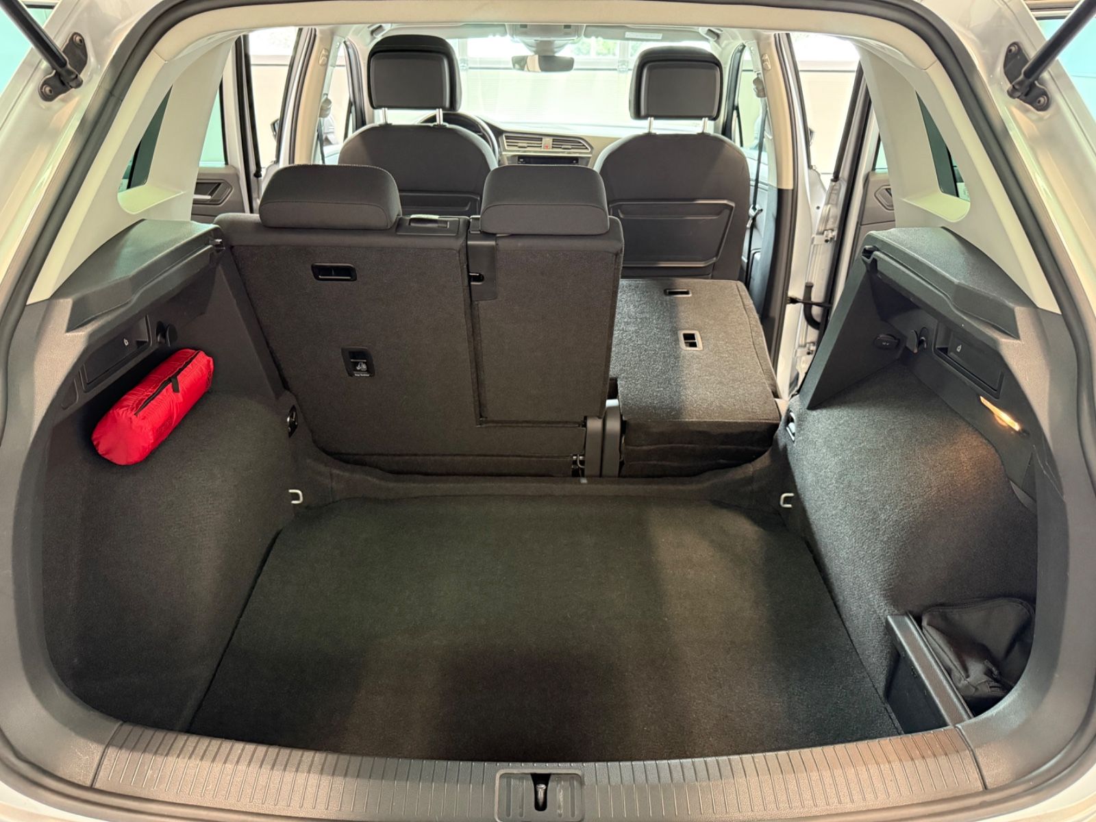 Fahrzeugabbildung Volkswagen Tiguan Comfortline Standheizung, Allwetterreifen