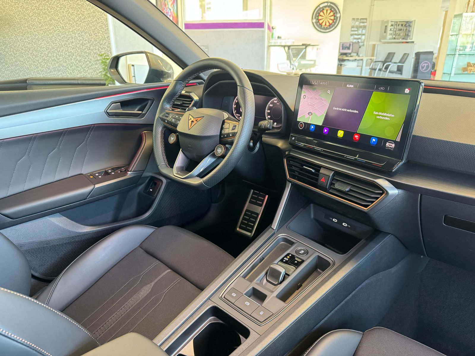 Fahrzeugabbildung CUPRA Leon 2.0 TSI VZ 4Drive Vision+ Matrix Pano ACC