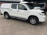 Toyota Hilux 2.5 D-4D 4WD 4p. Double Cab GX 4x4 - gebrauchte Toyota Hilux aus dem Jahr 2013