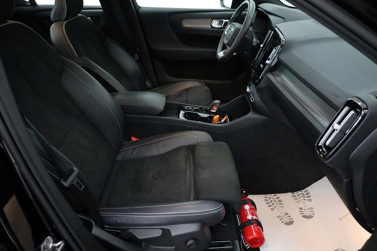 Fahrzeugabbildung Volvo XC40 R Design T.Leder,Navi,LED,Kamera,Apple CarP