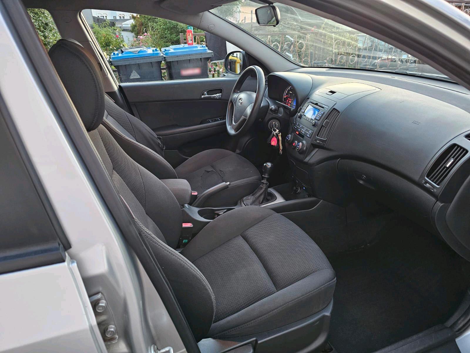 Hyundai i30 2009 — photo 9
