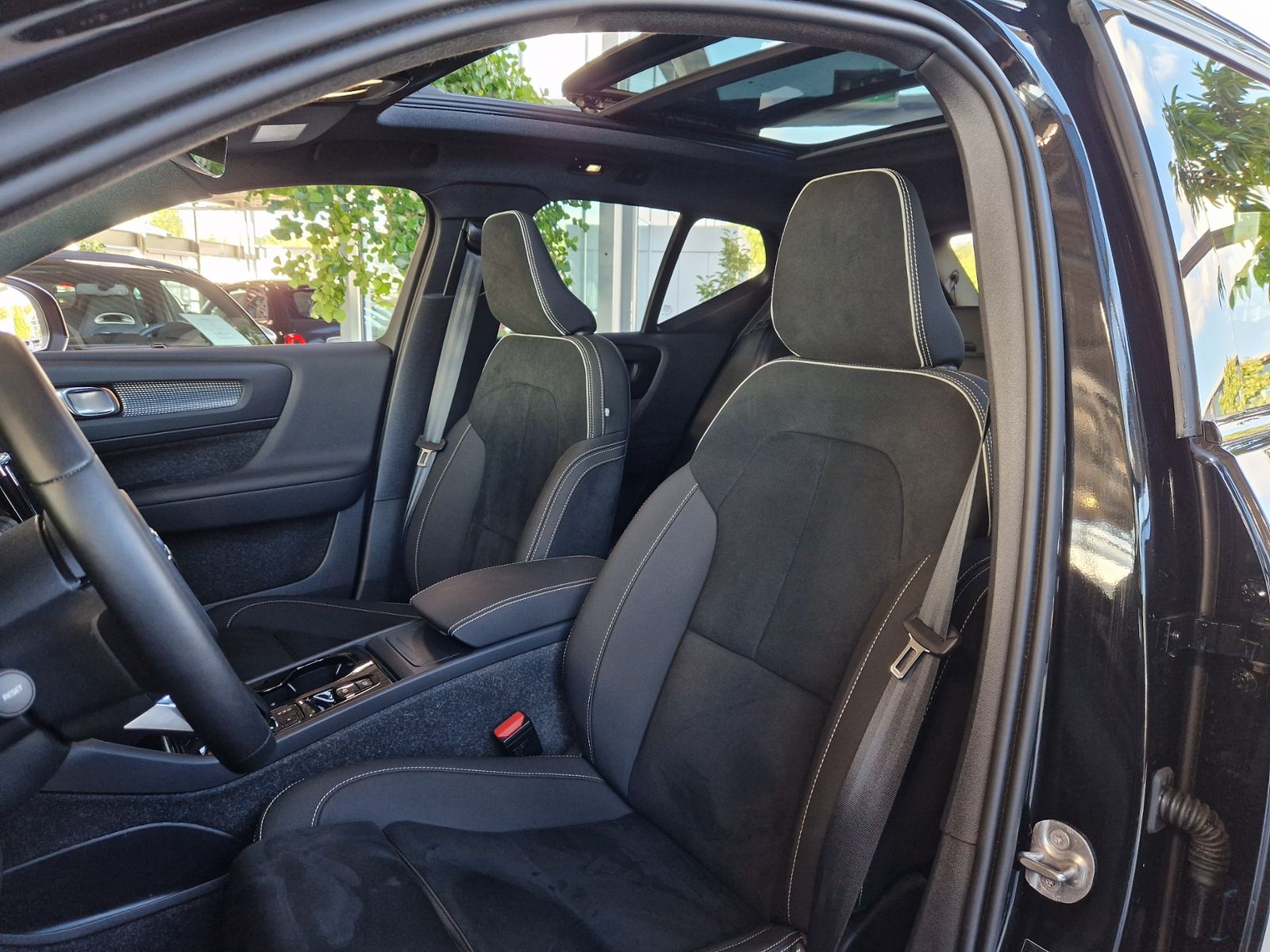 Fahrzeugabbildung Volvo XC40 Ultra Dark PANO KLIMA ALU AHK NAVI