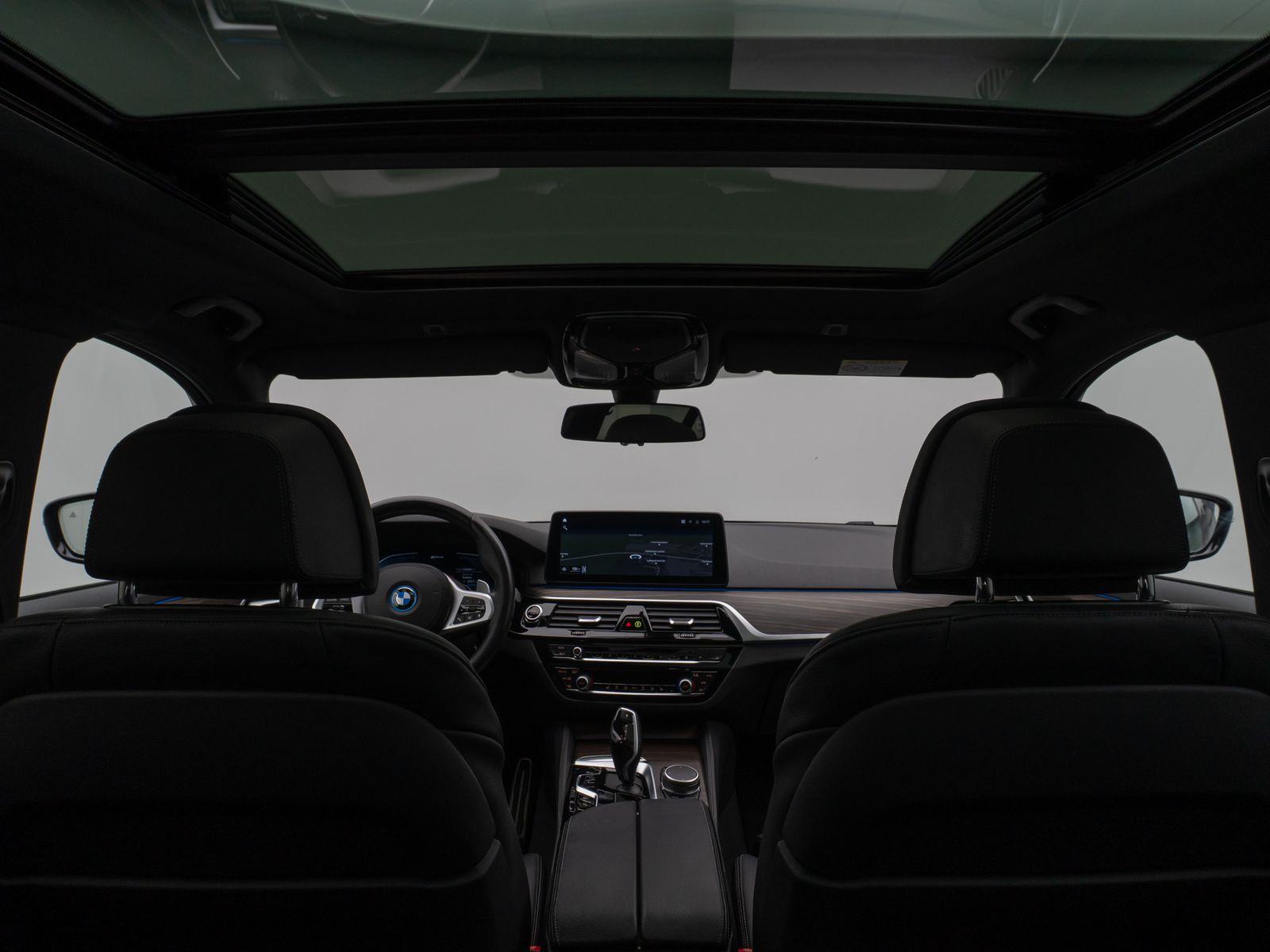 Fahrzeugabbildung BMW 530e xD M Sport Panorama Kamera HUD DAB HiFi