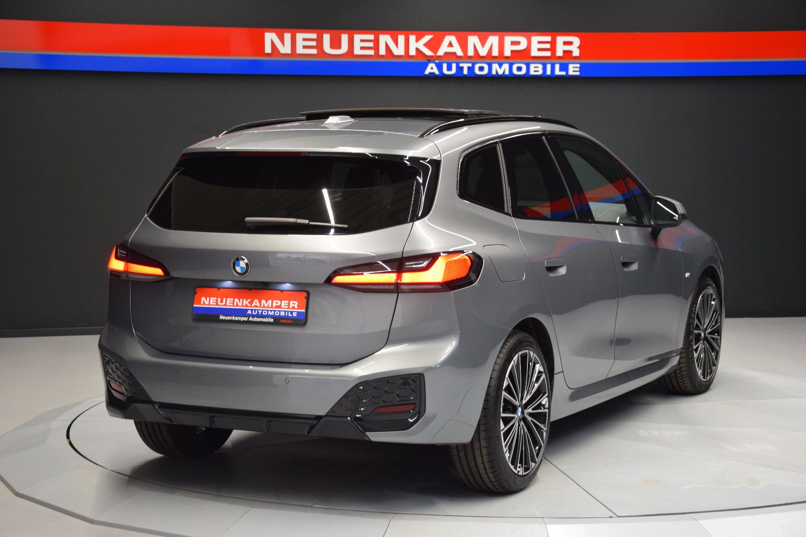 Fahrzeugabbildung BMW 218 i M Sport Active Tourer Pano Memory H K ACC