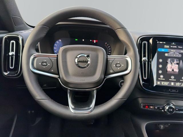 Volvo XC40 B4 Mild-Hybrid Ultra Dark Standheizung AHK 
