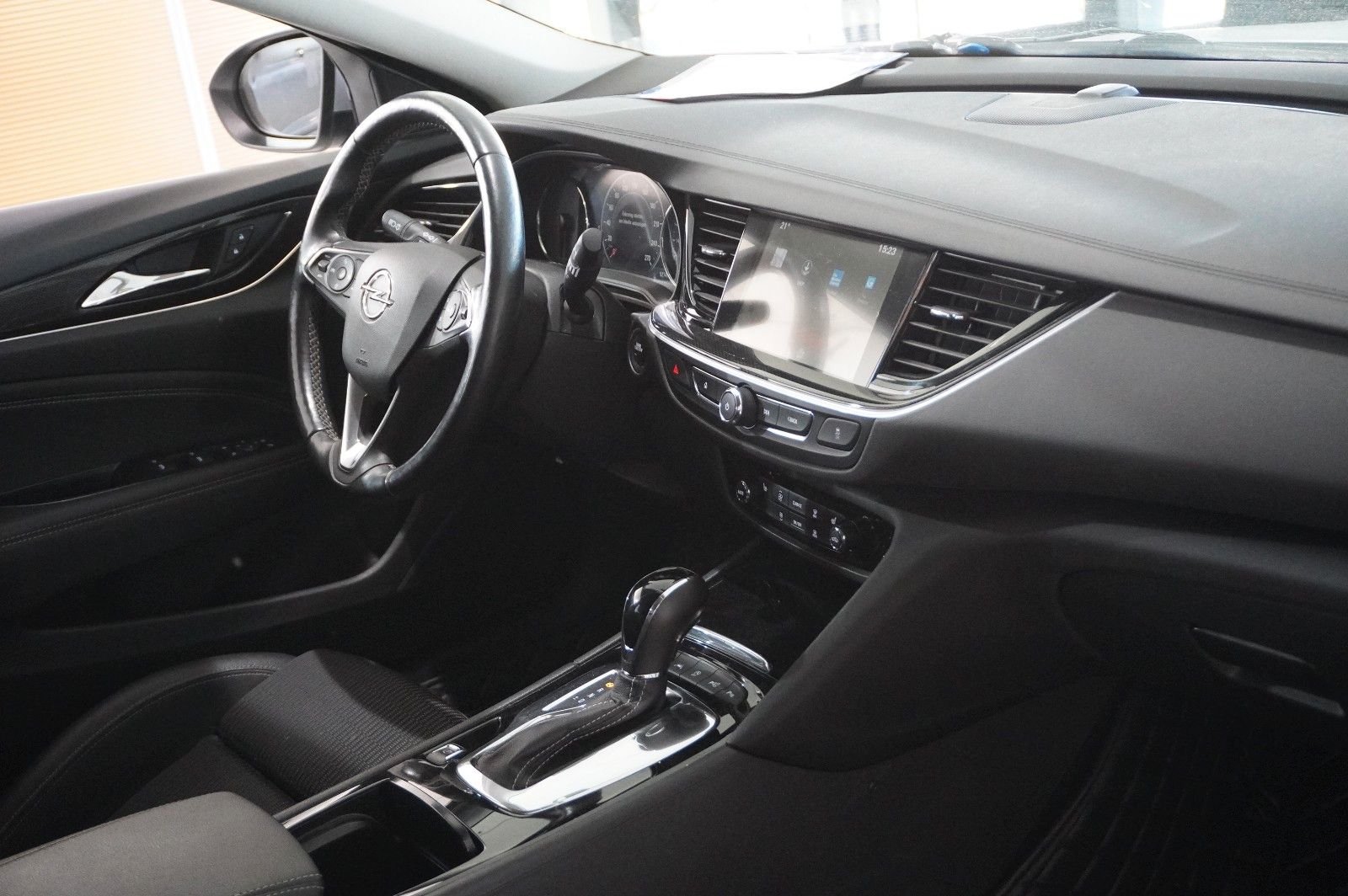 Fahrzeugabbildung Opel Insignia B ST 1.5T DYNAMIC NAVI/MATRIX/KAMERA/SH
