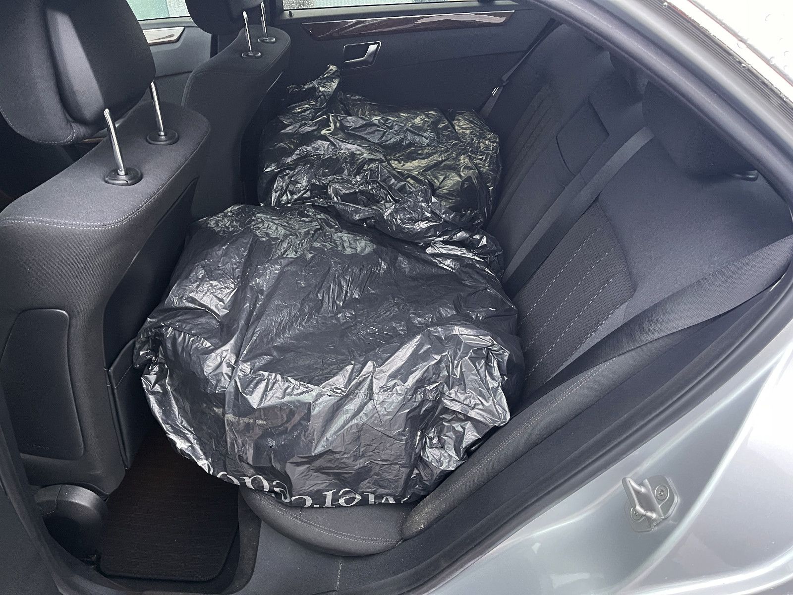 Fahrzeugabbildung Mercedes-Benz E 220 Limousine CDI BlueEfficiency Elegance