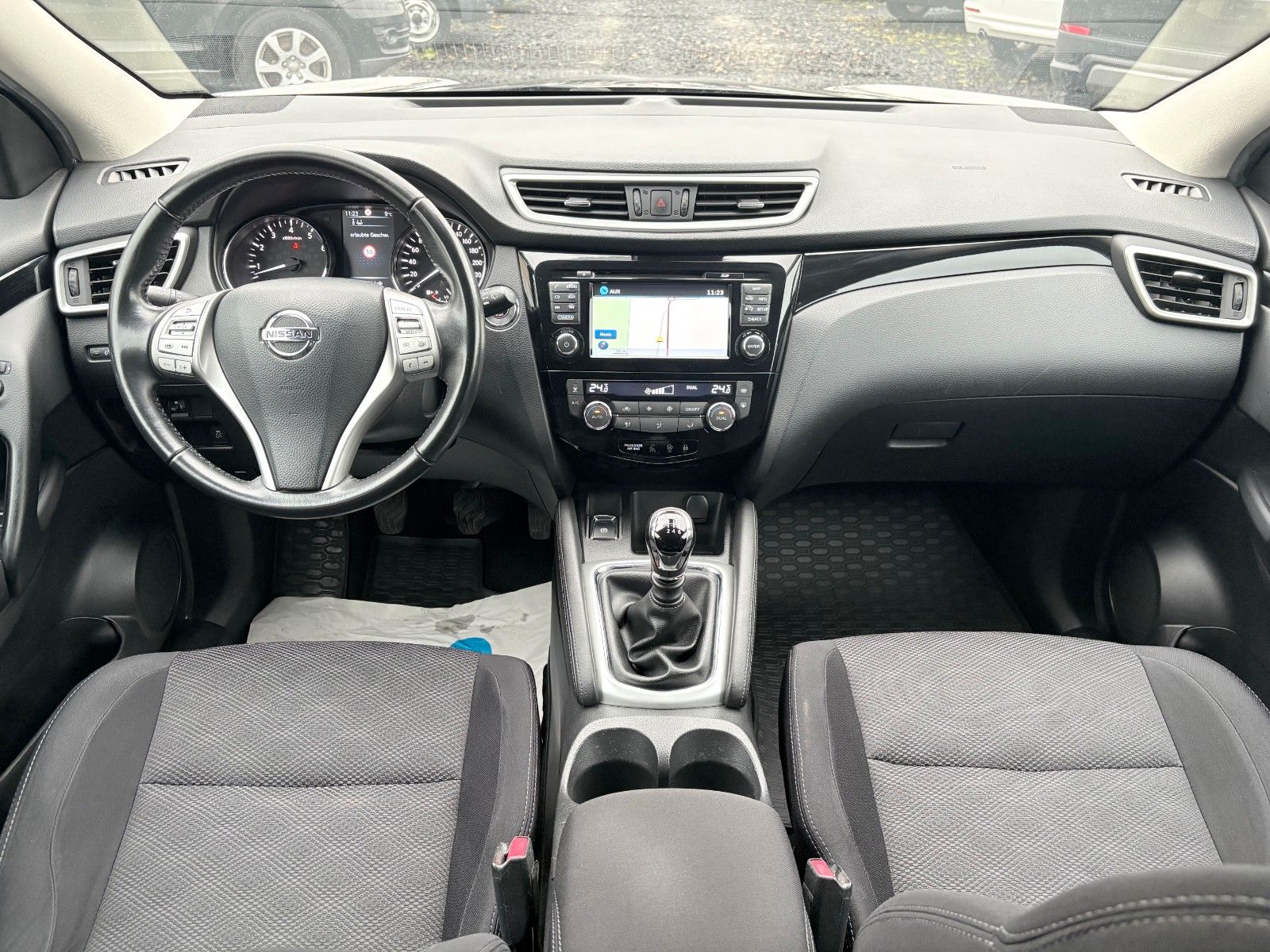 Fahrzeugabbildung Nissan Qashqai 1.6 N-Connecta Navi AHK 360 View 2.HAND