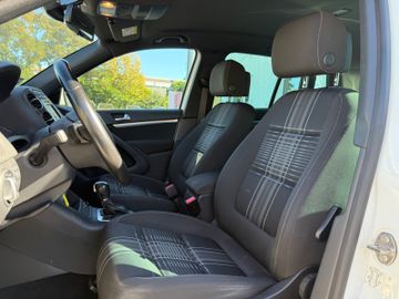 Volkswagen Tiguan - 11
