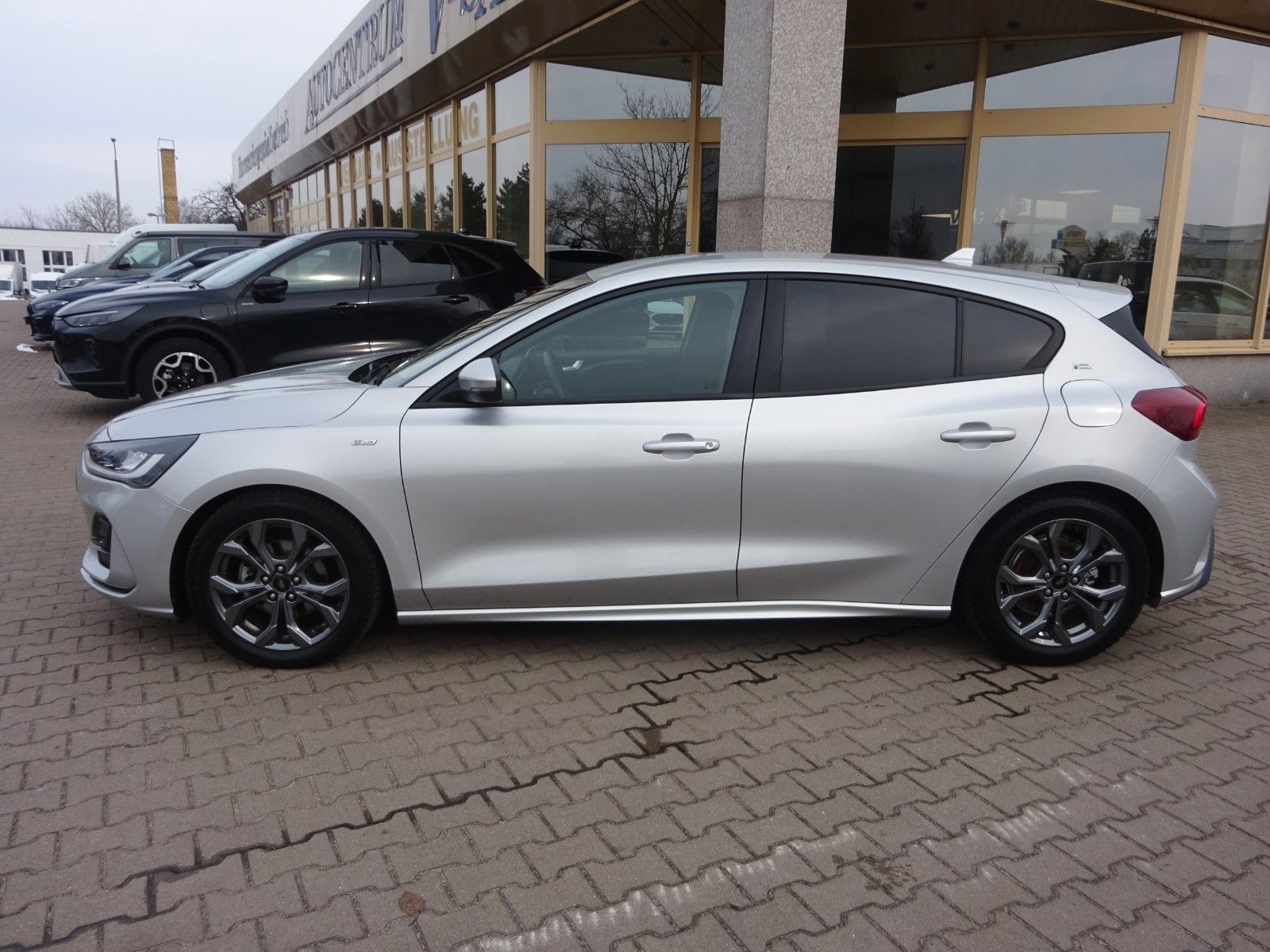 Ford Focus 115PS Autm. ST-Line Navi iACC Kamera imagem 3