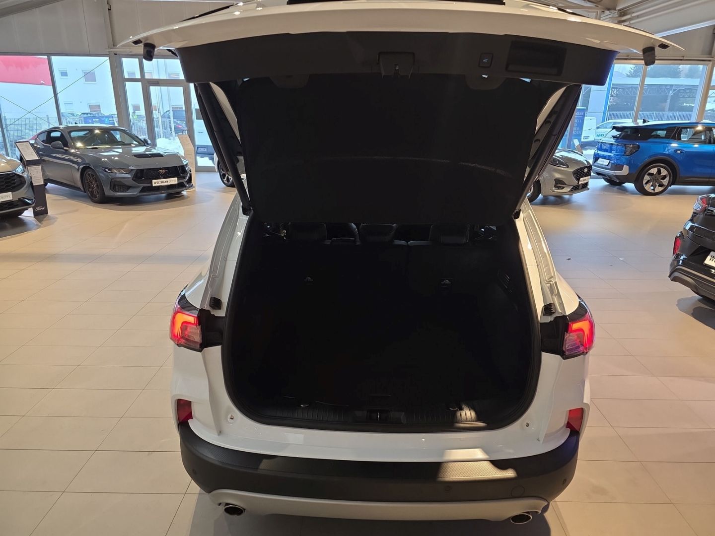 Fahrzeugabbildung Ford Kuga PHEV Titanium X GJR B&O Navi Digitales Cock