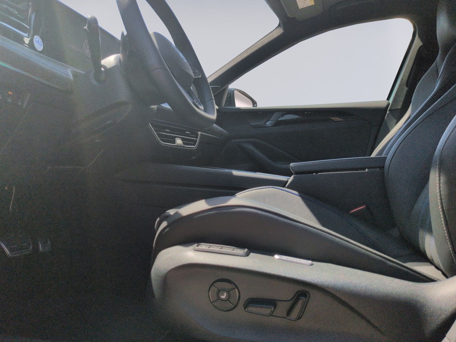 Passat 2.0 TDI DSG 4M R-Line MATRIX+AHK+HEADUP