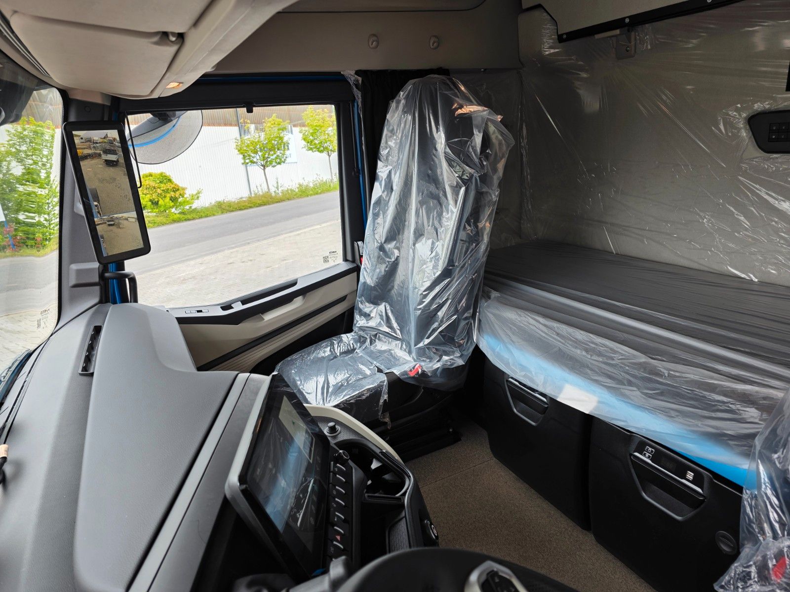 Fahrzeugabbildung Iveco S-Way AS440S50T/P LED Standklima 2 Stück