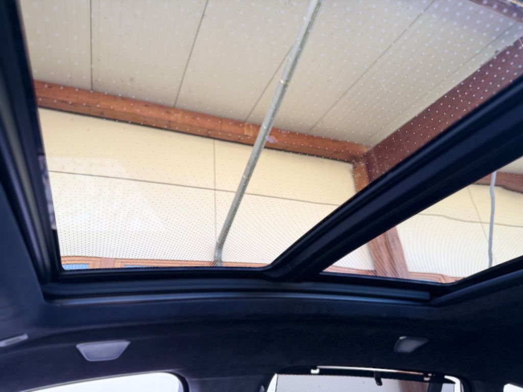 BMW X6 M60i/B&W/M-Paket Pro/Sky-Lounge/S-Belüftung BMW X6 M60i/B&W/M-Paket Pro/Sky-Lounge/S-Belüftung