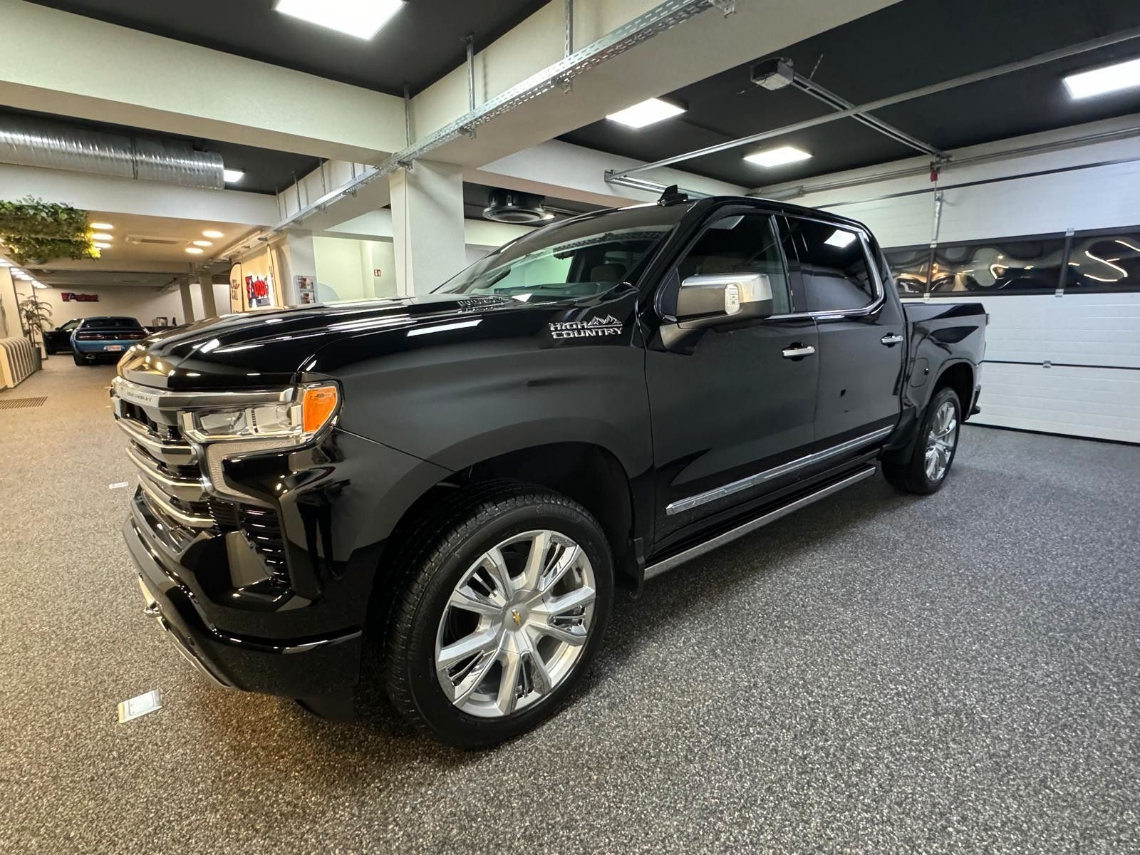 Fahrzeugabbildung Chevrolet 2026 SILVERADO DURAMAX DIESEL 4x4 HIGH COUNTRY