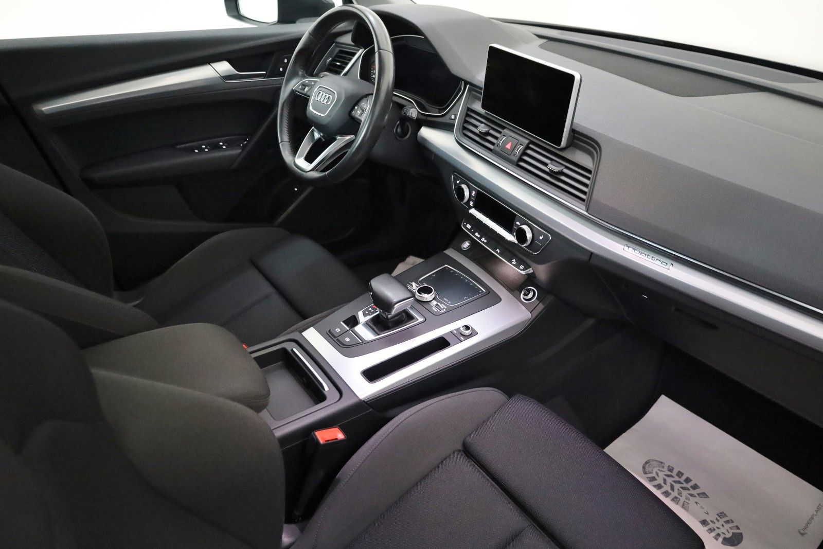 Fahrzeugabbildung Audi Q5 quattro sport Navi,LED,ACC,SH,Kamera,AHK, +WR