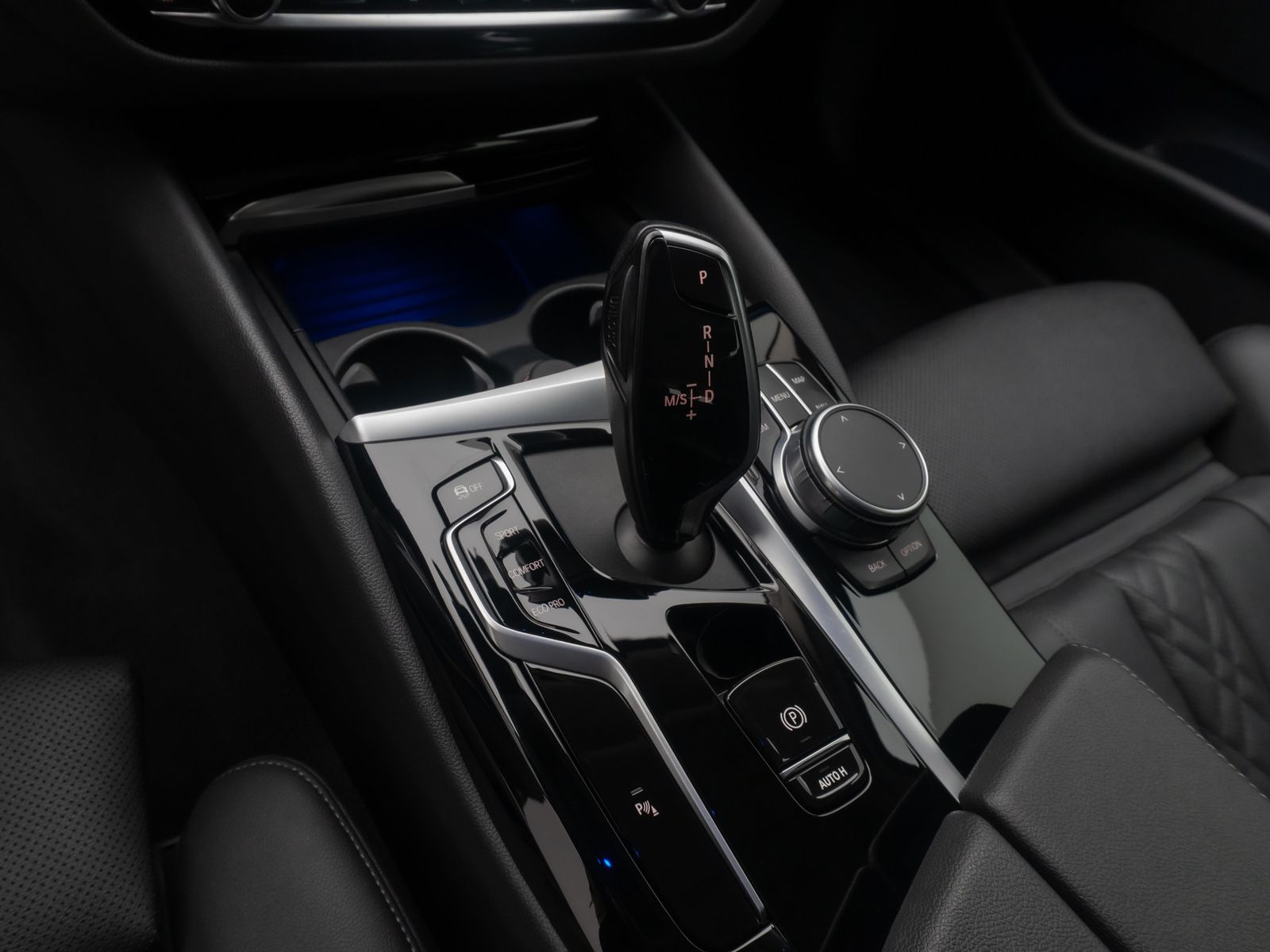 Fahrzeugabbildung BMW 520d xD Sportsitz AHK Alarm DAB Kamera 4xKlima