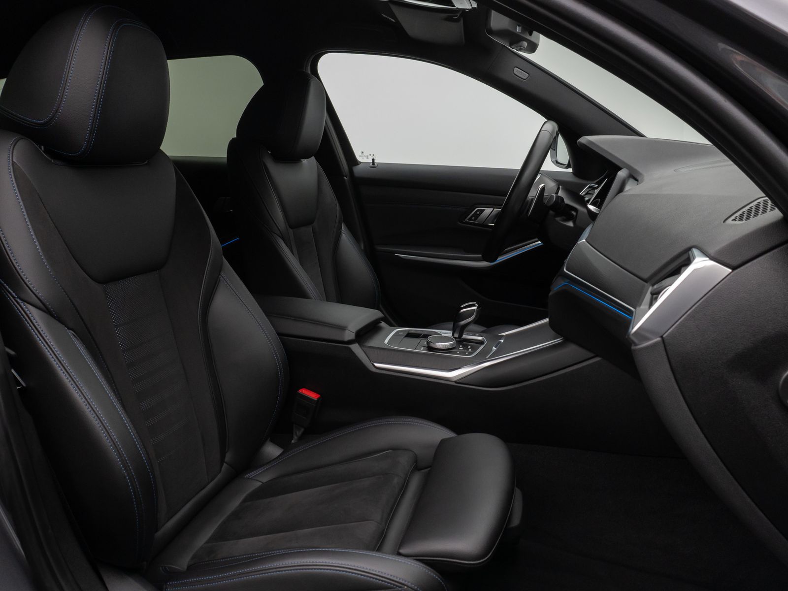 Fahrzeugabbildung BMW 330e M Sport Laser 360°HUD DAB Stop&Go Komfort