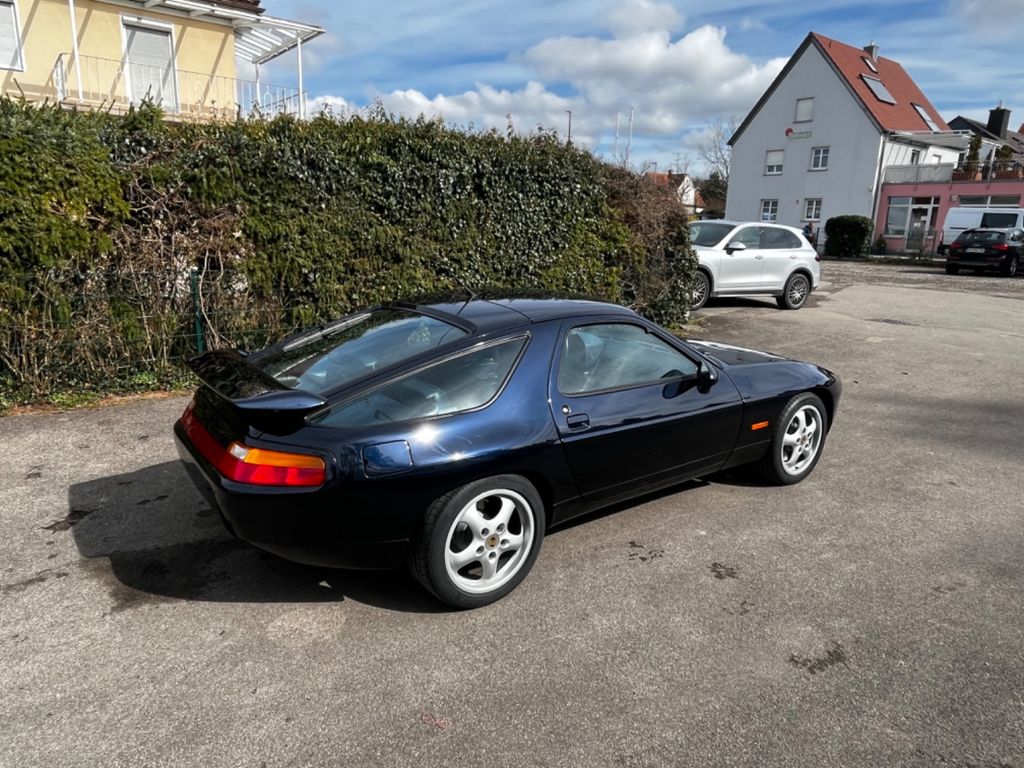 Porsche 928