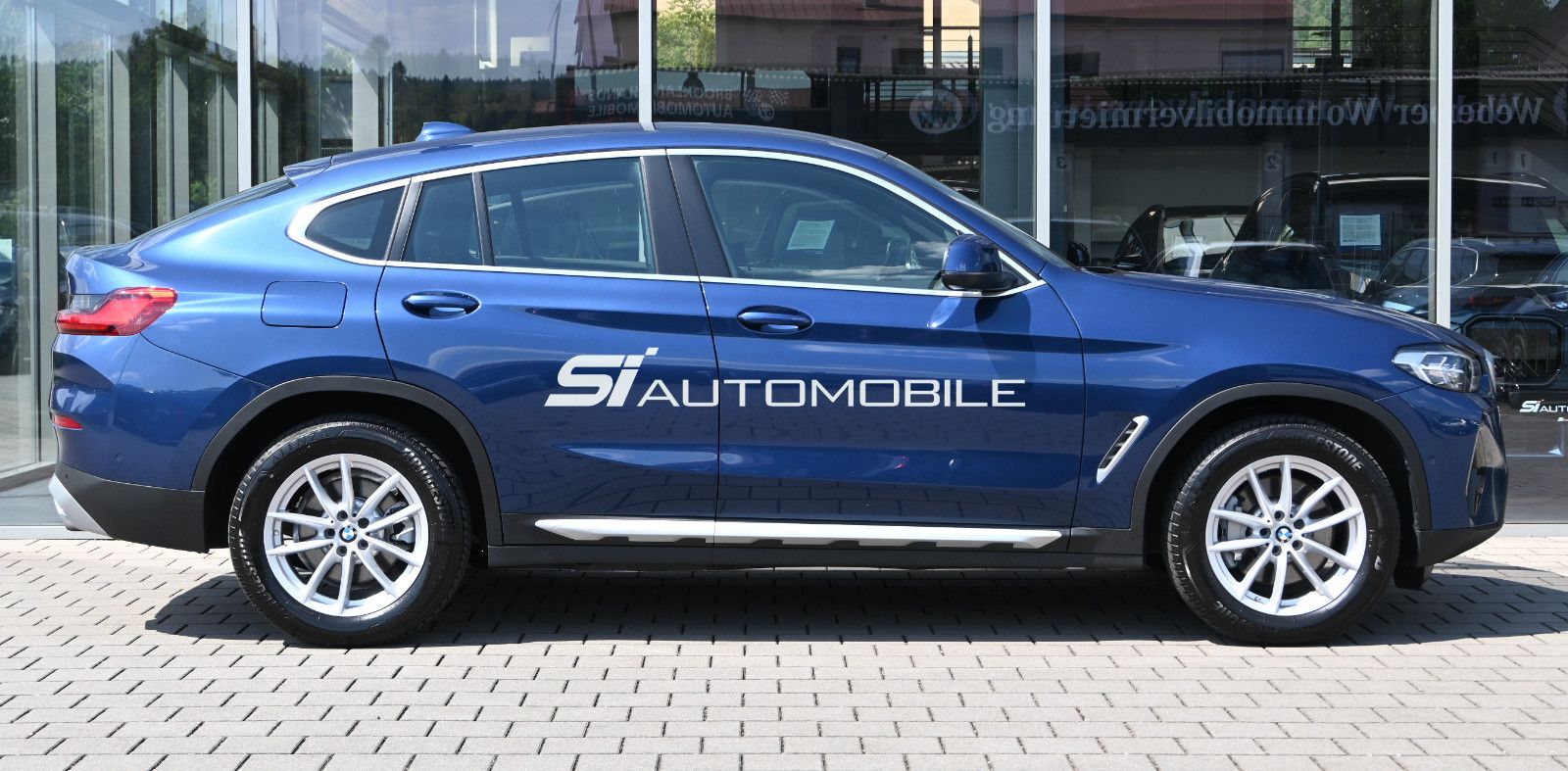Fahrzeugabbildung BMW X4 xDr.30d °ACC°AHK°IND.MERINO-LEDER°STANDHEIZ.°