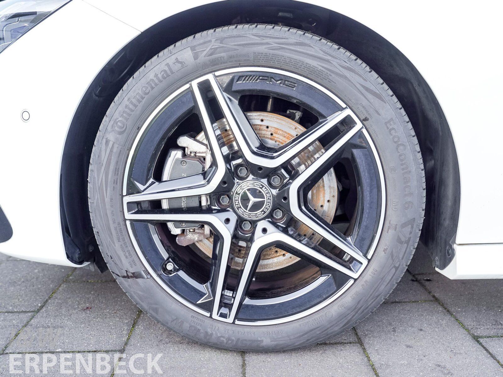 Fahrzeugabbildung Mercedes-Benz CLA 200 SB AMG 360° FAP Pano Night Distr Std.Hz.