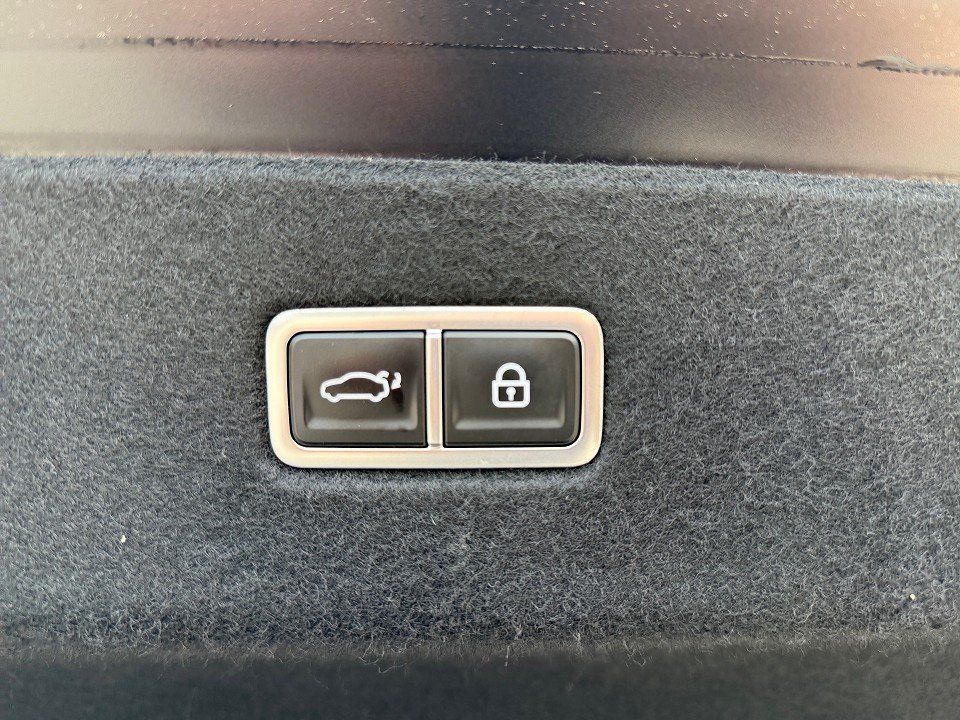 Fahrzeugabbildung Hyundai IONIQ 6 77kWh TECHNIQ PARK-P 1HD AVILOO-97%-SOH