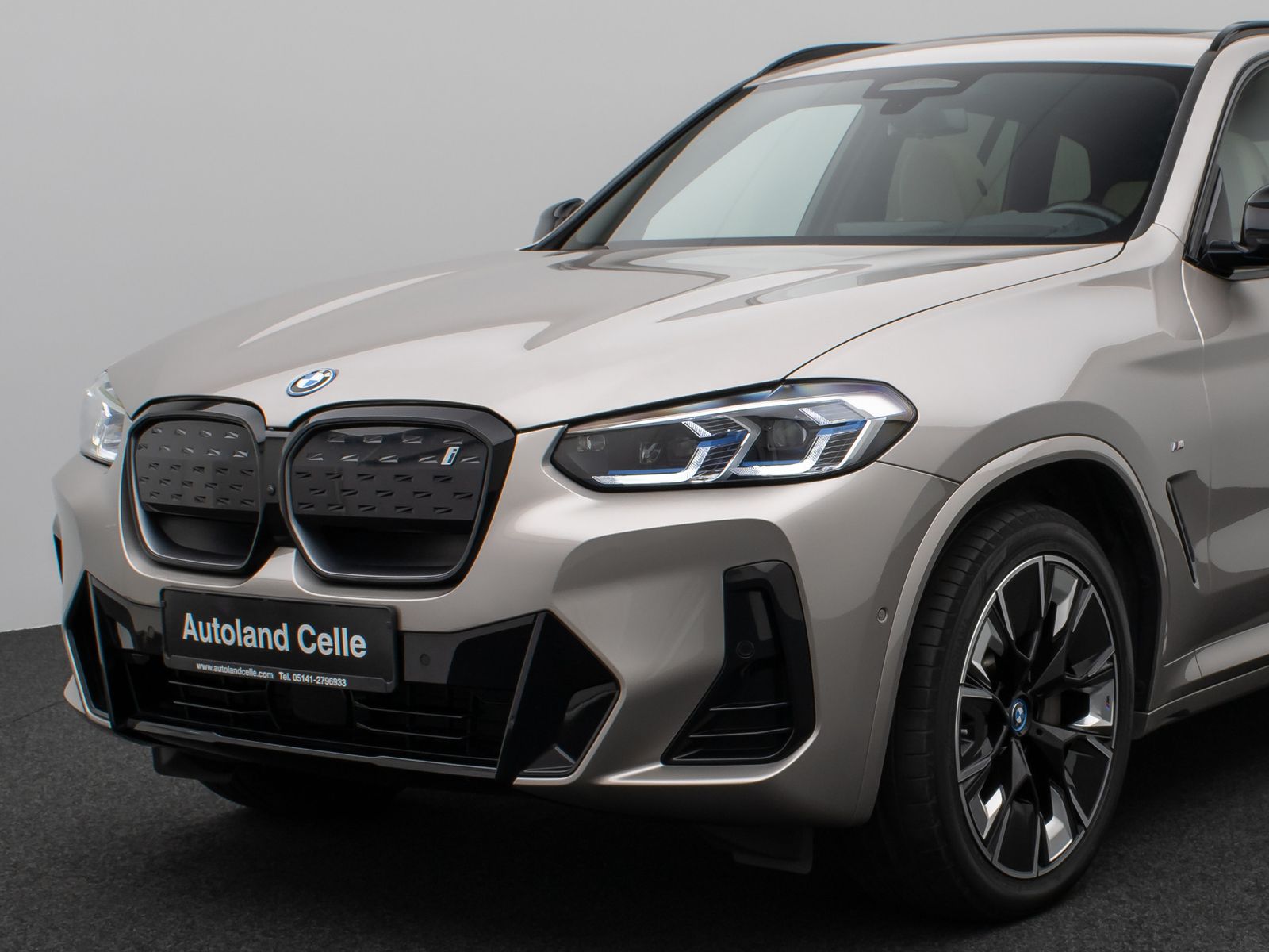 Fahrzeugabbildung BMW iX3 Impressive M Sport Panorama Laser HUD H/K