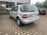 Mercedes-Benz ML 270 CDI    1´ H A N D - Mercedes-Benz ML 270 aus 2003