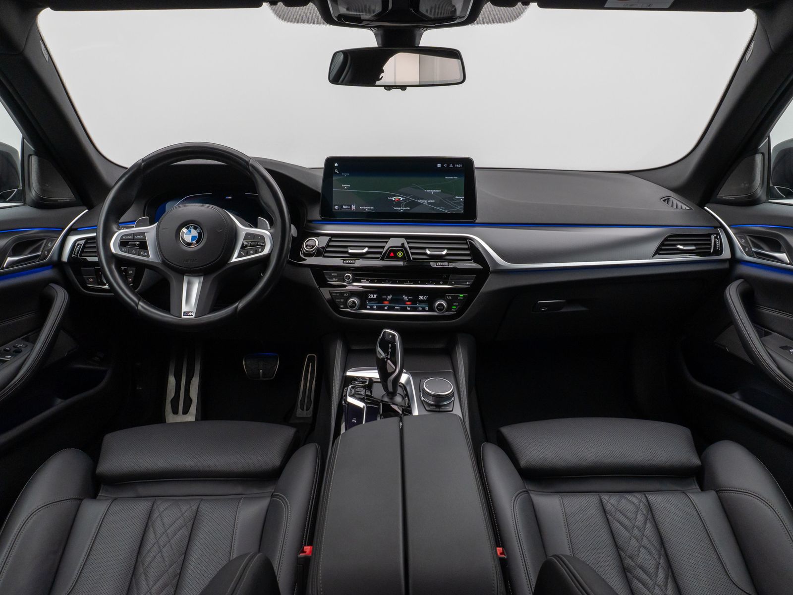 Fahrzeugabbildung BMW 530d xD M Sport Kamera HUD DAB H/K Komfort Alarm