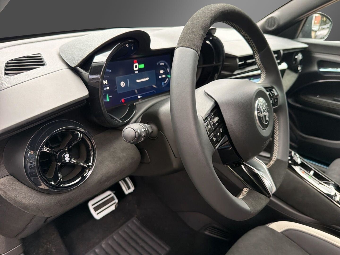 Fahrzeugabbildung Alfa Romeo Junior Elettrica Sport Speciale -Panorama-Wärmep