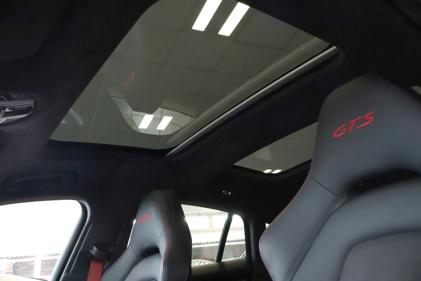 Fahrzeugabbildung Porsche Panamera GTS SportDesign/Panorama/ACC/HeadUP/21"