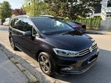 Volkswagen Touran 2.0 TDI SCR DSG Highline Highline 7-Sitze - Volkswagen Touran mit Diesel-Antrieb: Kleinbus, 7sitzer