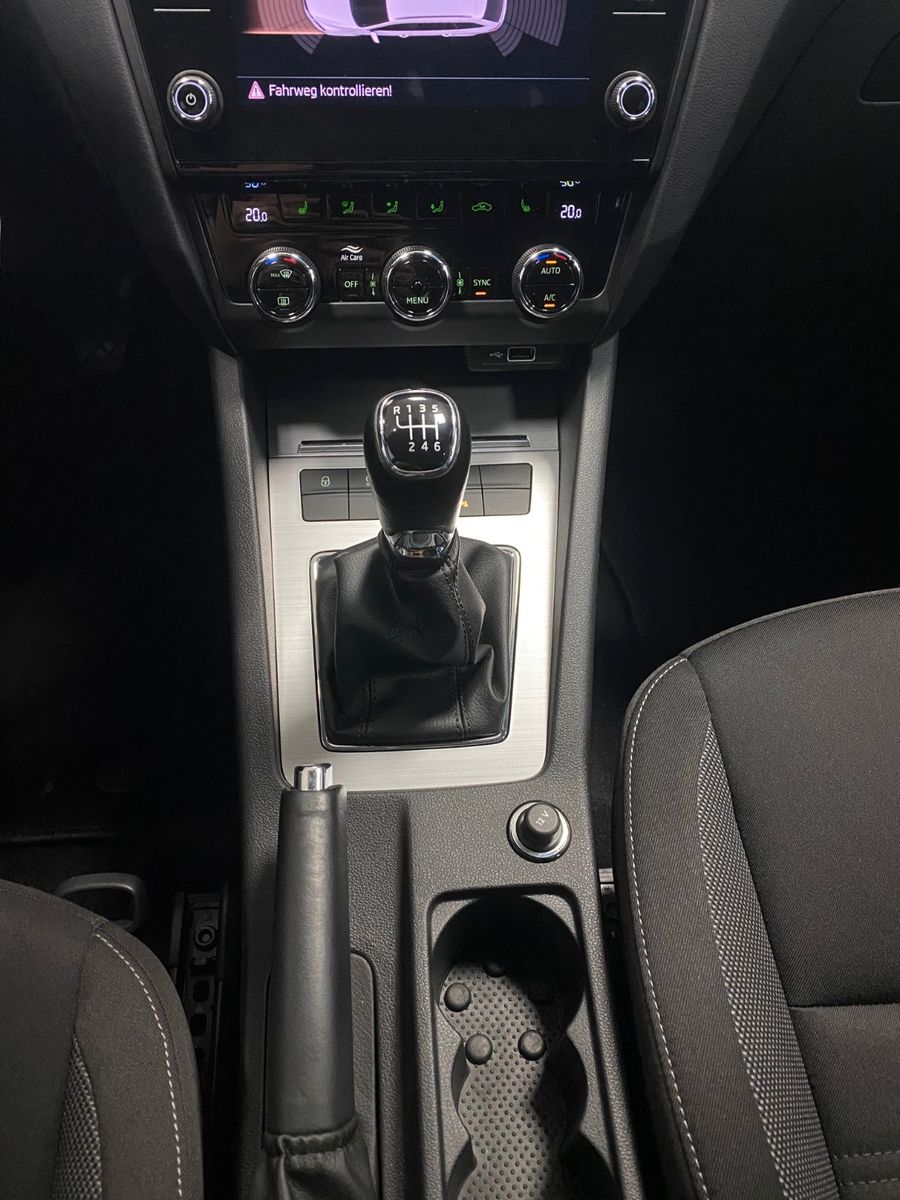 Fahrzeugabbildung SKODA Octavia 1.4 TSI Ambition Combi+NAVI+TEMPOMAT+SHZ