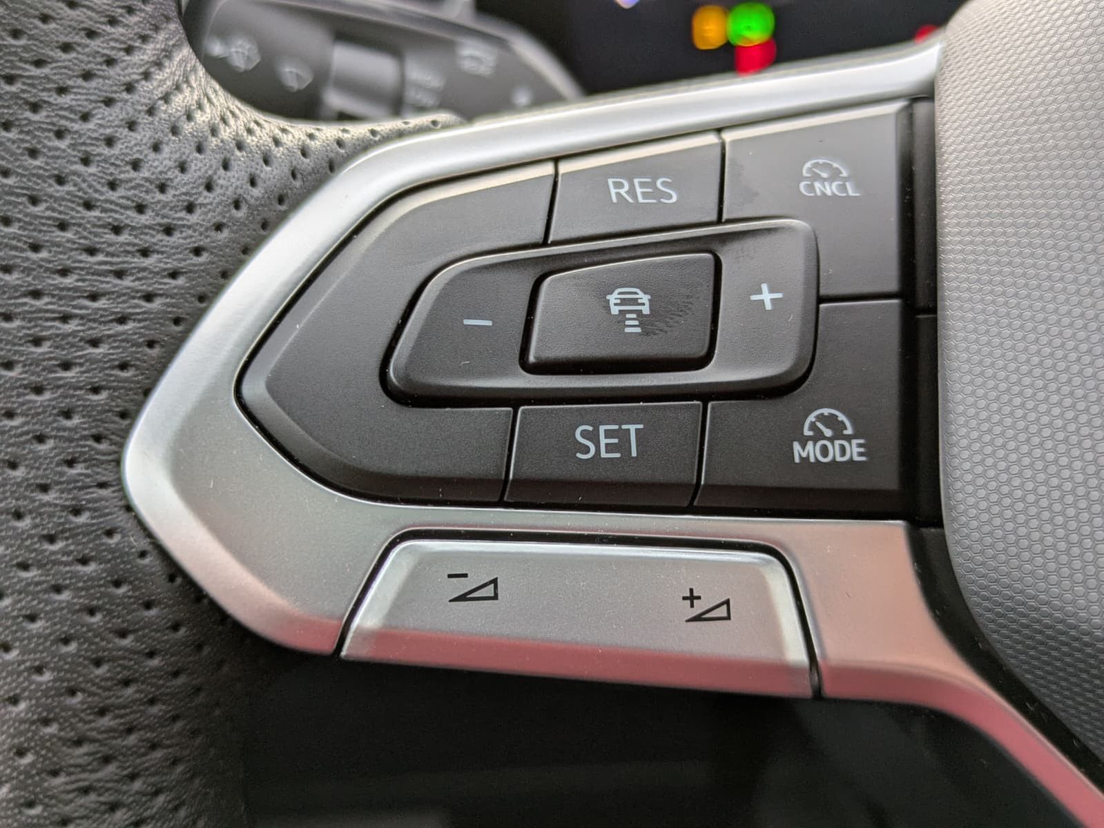 Fahrzeugabbildung Volkswagen Tayron 2.0 TDI 4M R-Line 7Si*MATRIX*AHK*PANO*HUD