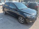 Hyundai i20 Pure Facelift Navi Kamera - Hyundai i20: Pure