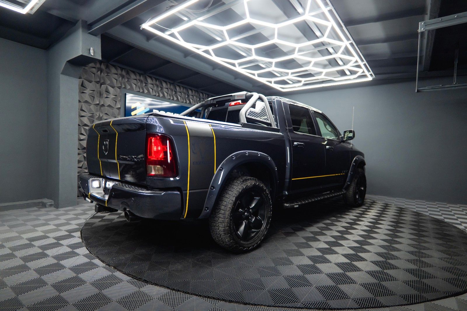 Fahrzeugabbildung Dodge RAM 5.7 V8 HEMI 4x4 OFFROAD Night-Paket *LED*AHK