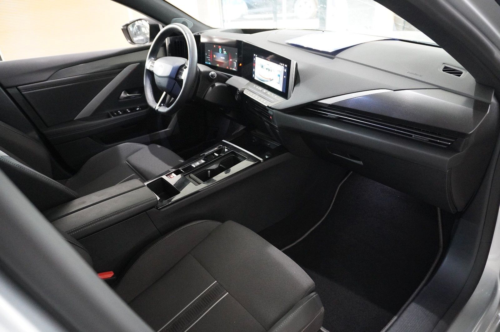 Fahrzeugabbildung Opel Astra L Lim. 1.6 HYBRID GS SPORT NAVI/360°/SPORT