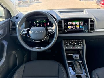 Skoda Karoq Selection+AHK+LED+NAVI+APP+SHZ+LKRHZG+