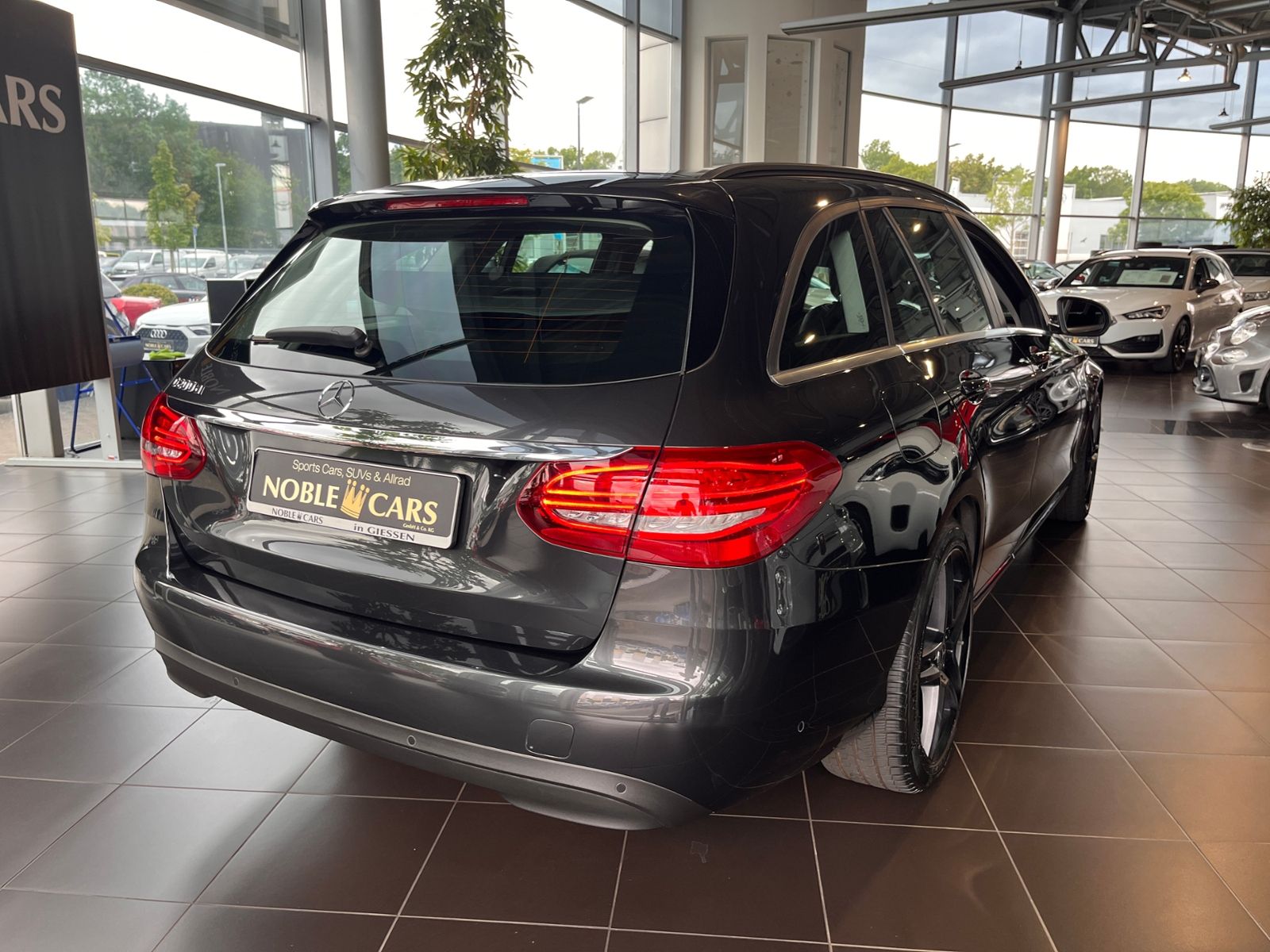 Fahrzeugabbildung Mercedes-Benz C 200 d T LEDER LED NAV SHZ PDC 18"